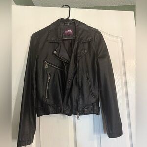Vigoss Women's Black Leather Jacket